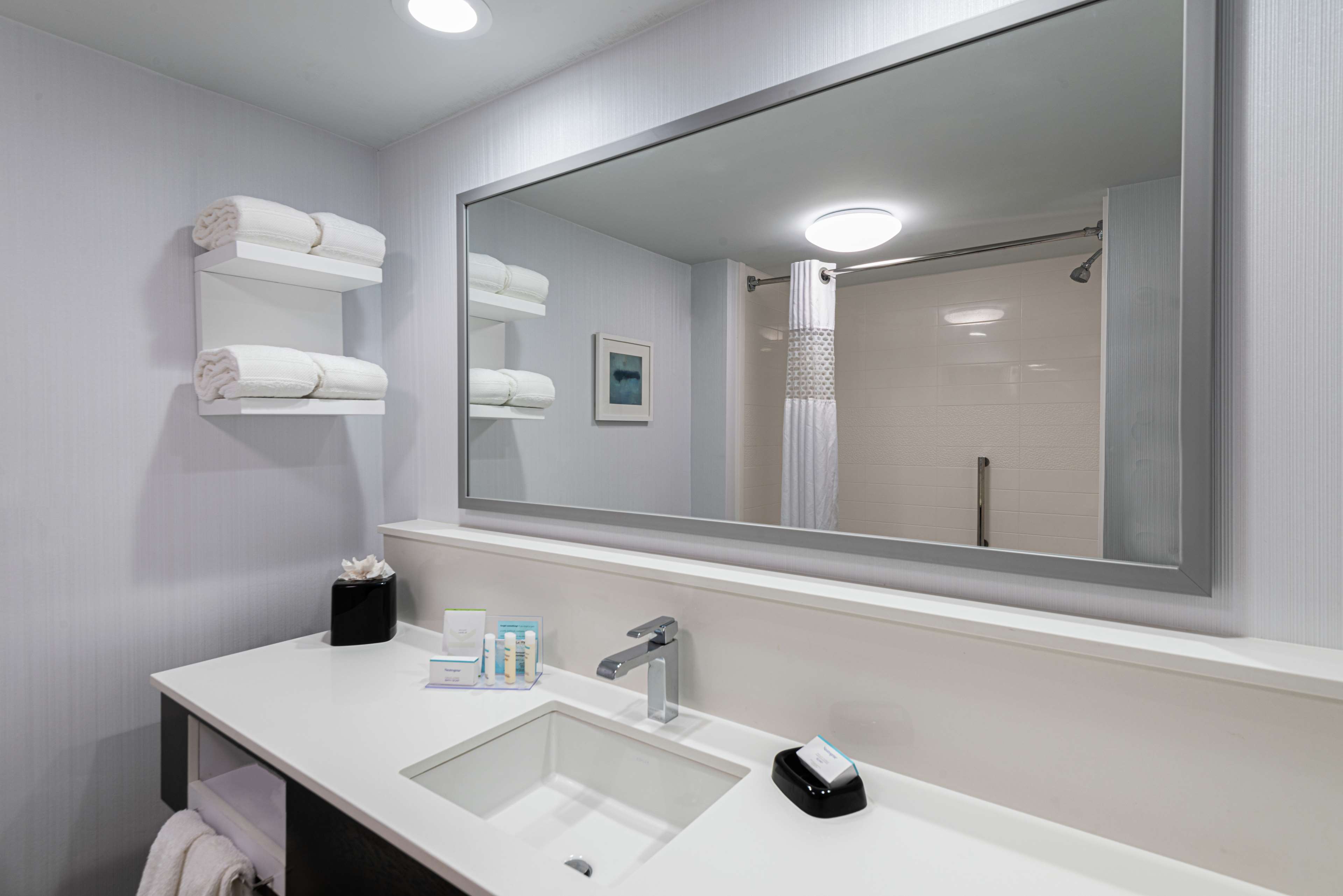 Hampton Inn by Hilton Waldorf - Tap to explore photos