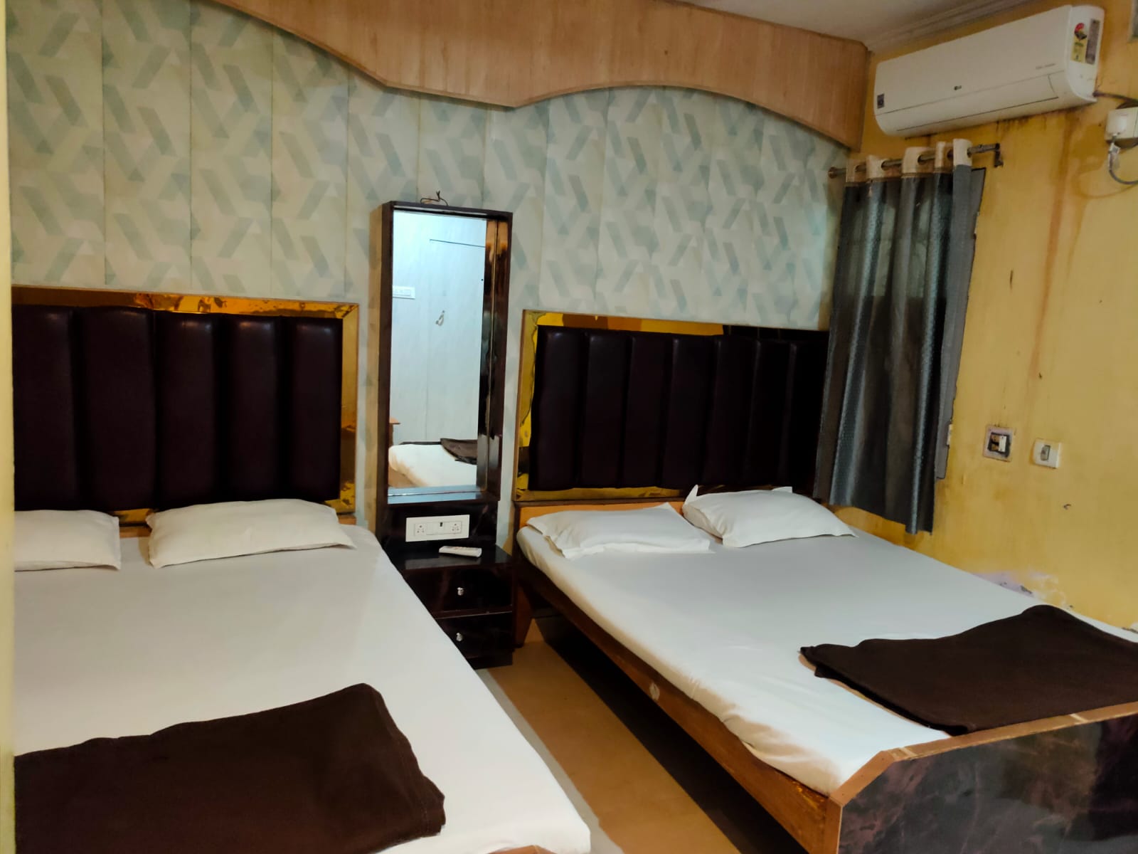 Hotel Kashika - Tap to explore photos