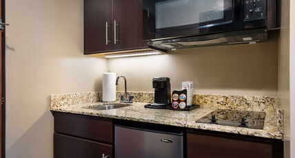 Best Western Plus Landmark Hotel Room Type - Accessible - 1 King, Mobility Accessible, Roll In Shower, Kitchenette, Non-Smoking, Full Breakfast