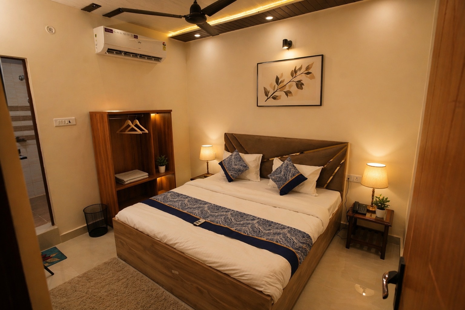 Lotus Stay By Hotel MR Opposite Aishbagh Railway Station - Tap to explore photos