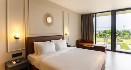 Beyond by Sula Room Type - Lake View Room