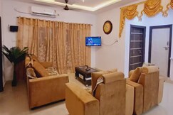 Ritzy 3bhk(silver sky home stays) with A/C.
