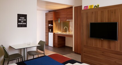 The Social Hub Paris La Defense Room Type - Deluxe Studio