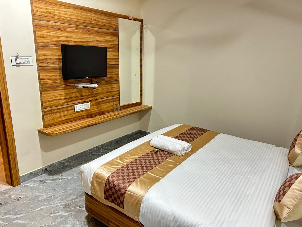 HOTEL SHREE HARI - Tap to explore photos