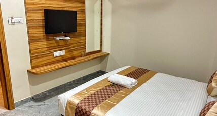 HOTEL SHREE HARI Room Type - Deluxe Room