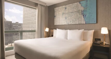 Hilton Chicago/Magnificent Mile Suites Room Type - 1 KNG STE SUPERIOR LAKE VW