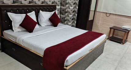 Hotel Ravi B.R. Group of hotels Room Type - Deluxe Room
