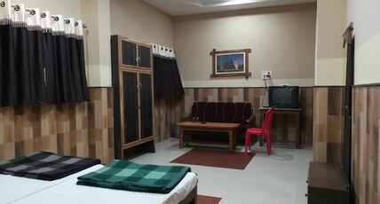 HOTEL SHANTIDOOT Room Type - DELUXE ROOM