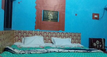 L99 Homestay Room Type - Family Room with AC - Near Ram Mandir