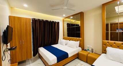 Hotel Shree Krishnam Room Type - Deluxe Triple Bed