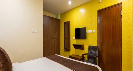 Hotel Jaasri Room Type - Deluxe-King Bed