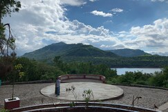 Paradise Cafe, Rooms & Cottage Mulshi (Resort)