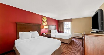Best Western Plus Fiesta Inn Room Type - 2 Queen Beds, Mobility Accessible, Communication Assistance, Roll In Shower, Non-Smoking, Full Break