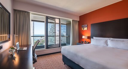 Hilton Garden Inn Montevideo Room Type - 1 KING BED FRONT BALCONY