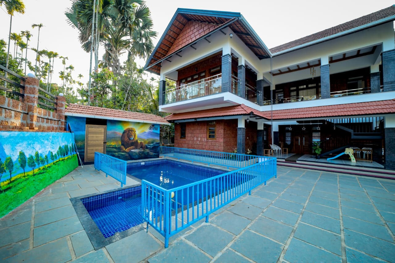 Devas Heritage Homestay 6BR with Pool by Homeyhuts - Tap to explore photos