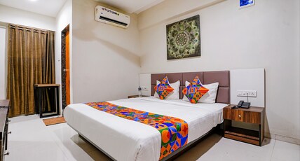 FabHotel La Victoria - Galaxy Circle Room Type - Premium Room