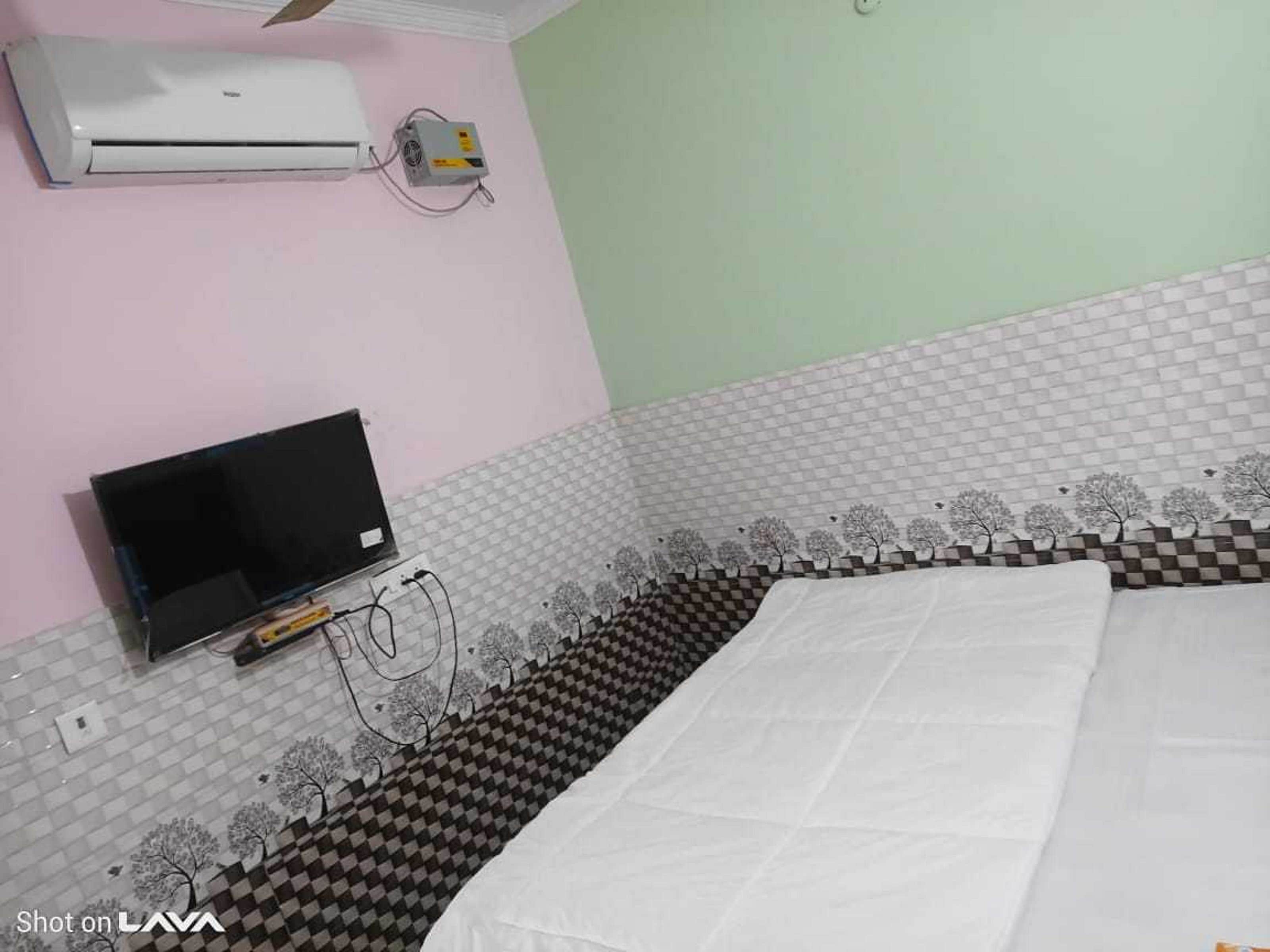Hotel O by OYO Prem Guest House - Tap to explore photos