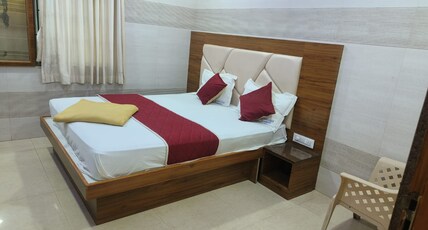 Hotel Guru Lodge Room Type - Double Bed Room AC