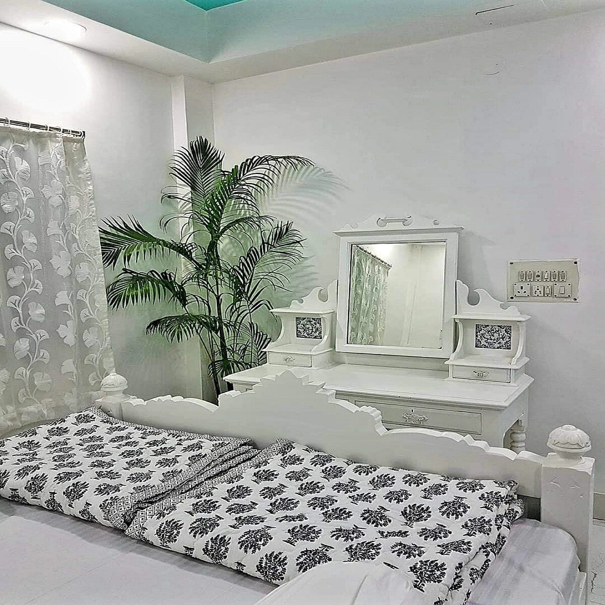 One Elegant 3BHK at Regent Estate - Tap to explore photos