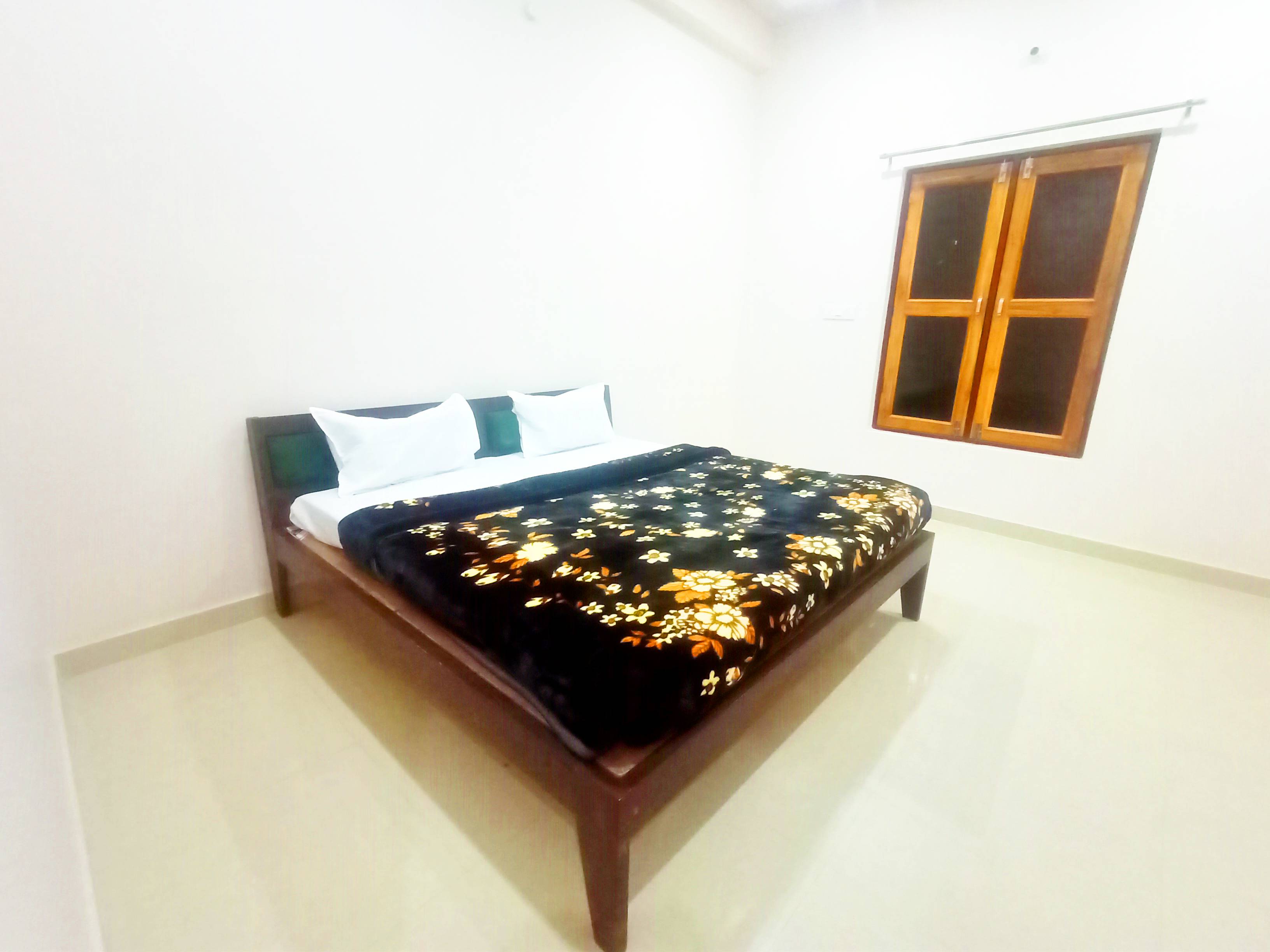 Hotel Dhanraj Palace - Tap to explore photos
