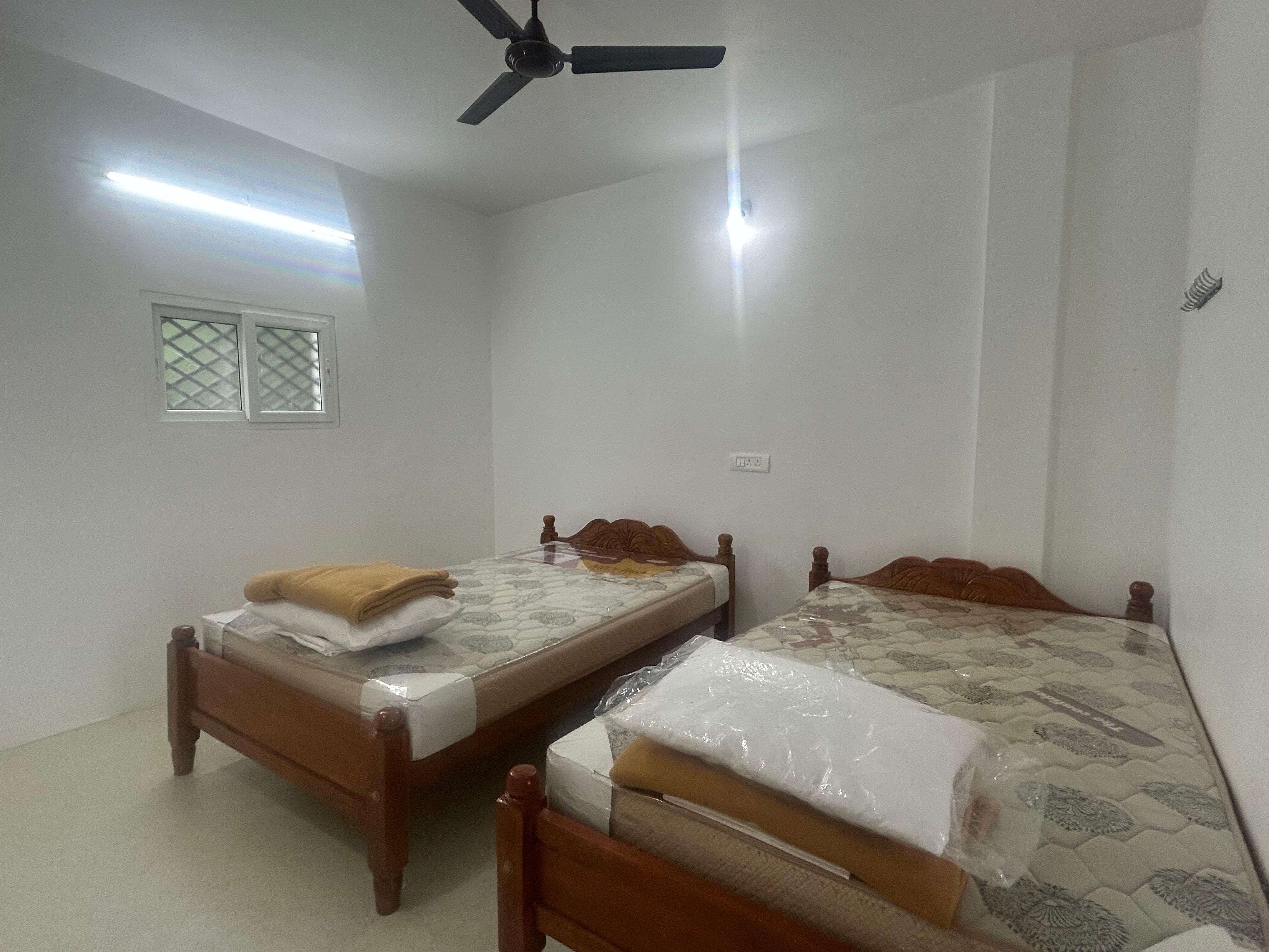 Leo Residency Inn Sirumalai - Tap to explore photos