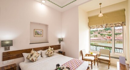 Lakeside Inn Ratanada Room Type - Double Room with Balcony