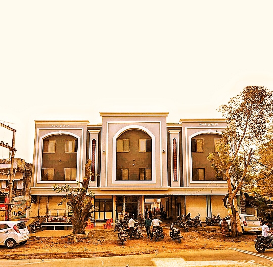 Hotel RRR Palace - Tap to explore photos