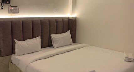 Hotel Sangini Palace Room Type - Deluxe King Bed Room