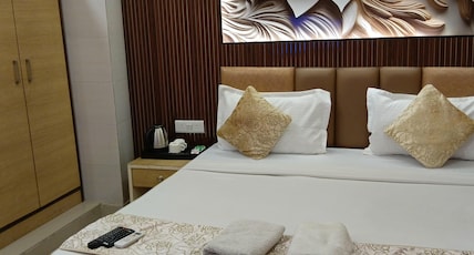 Hotel The Paramont Near Delhi IGI Airport Room Type - Super Deluxe Room Hotel The Paramont Near Delhi IGI Airport Room Type - Super Deluxe Room