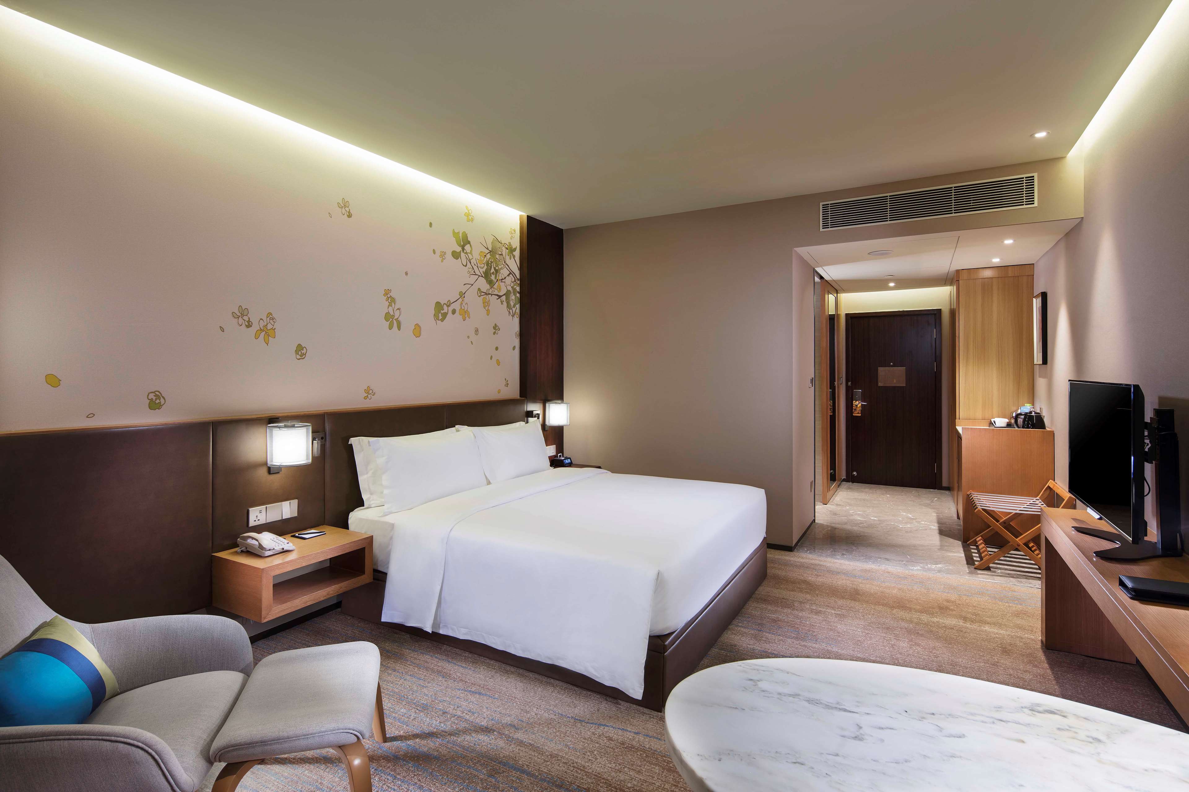 Hilton Garden Inn Shiyan - Tap to explore photos