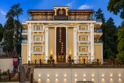 Hotel Crystal Palace - Near Mall Road with Free Parking On-site, Mussoorie