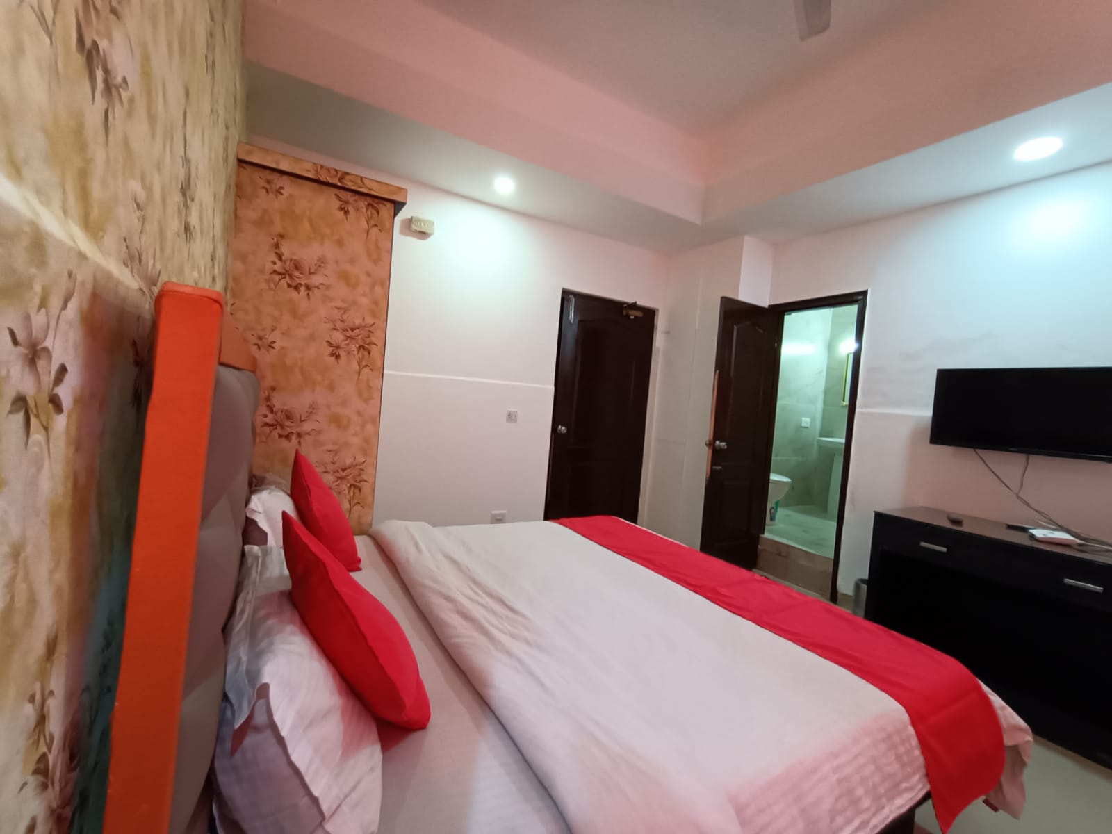 Apex Hotel - Tap to explore photos