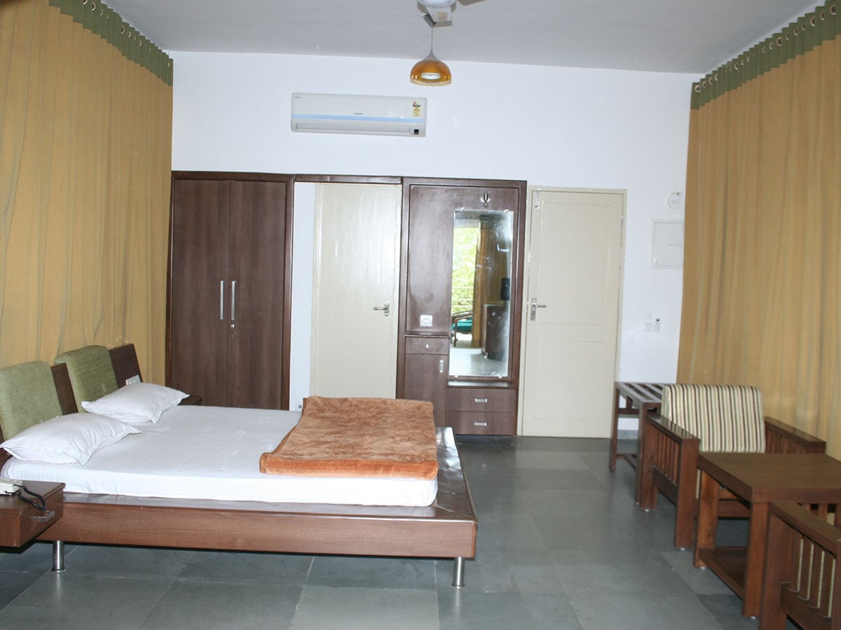 AALLOA HILLS RESORT & GOLF COURSE - Tap to explore photos