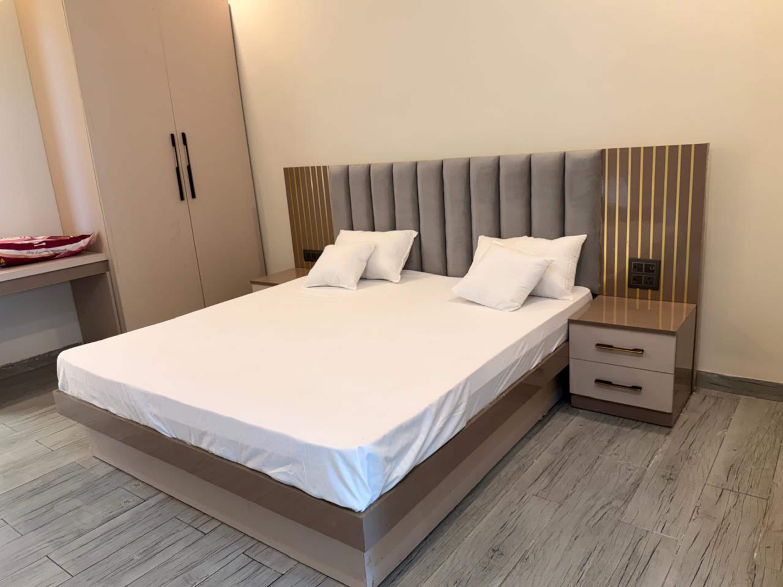 Modern Stay at Jawla Resort Perfect for Families - Tap to explore photos