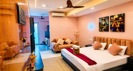 RSR Heaven Stayz || Luxury Studios, Gurgaon Room Type - The Bloom | Boutique Stay Gurgaon