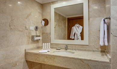 Radisson Blu Resort & Spa, Cesme Room Type - Junior Suite - Pool View amp; Balcony