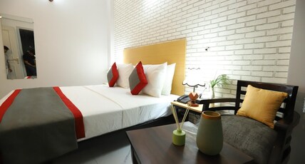 Hotel The Anvi Residency Sector 132 Room Type - Deluxe Room