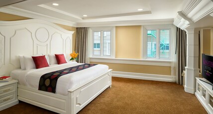 Kingston Suites Bangkok Sukhumvit 15 by Kingston Hotels Room Type - Executive Corner King Room Kingston Suites Bangkok Sukhumvit 15 by Kingston Hotels Room Type - Executive Corner King Room
