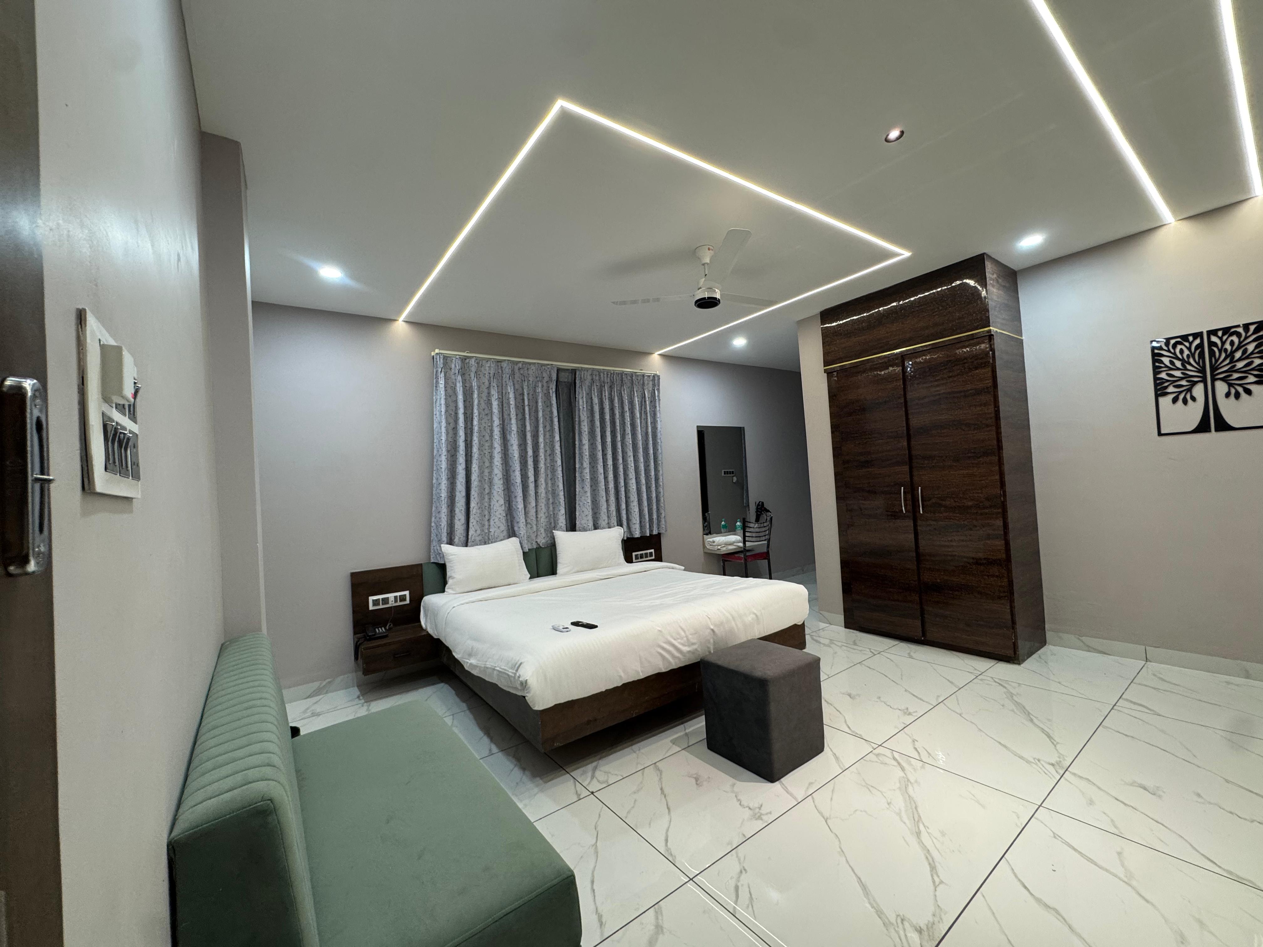 Hotel Aashiyana - Tap to explore photos