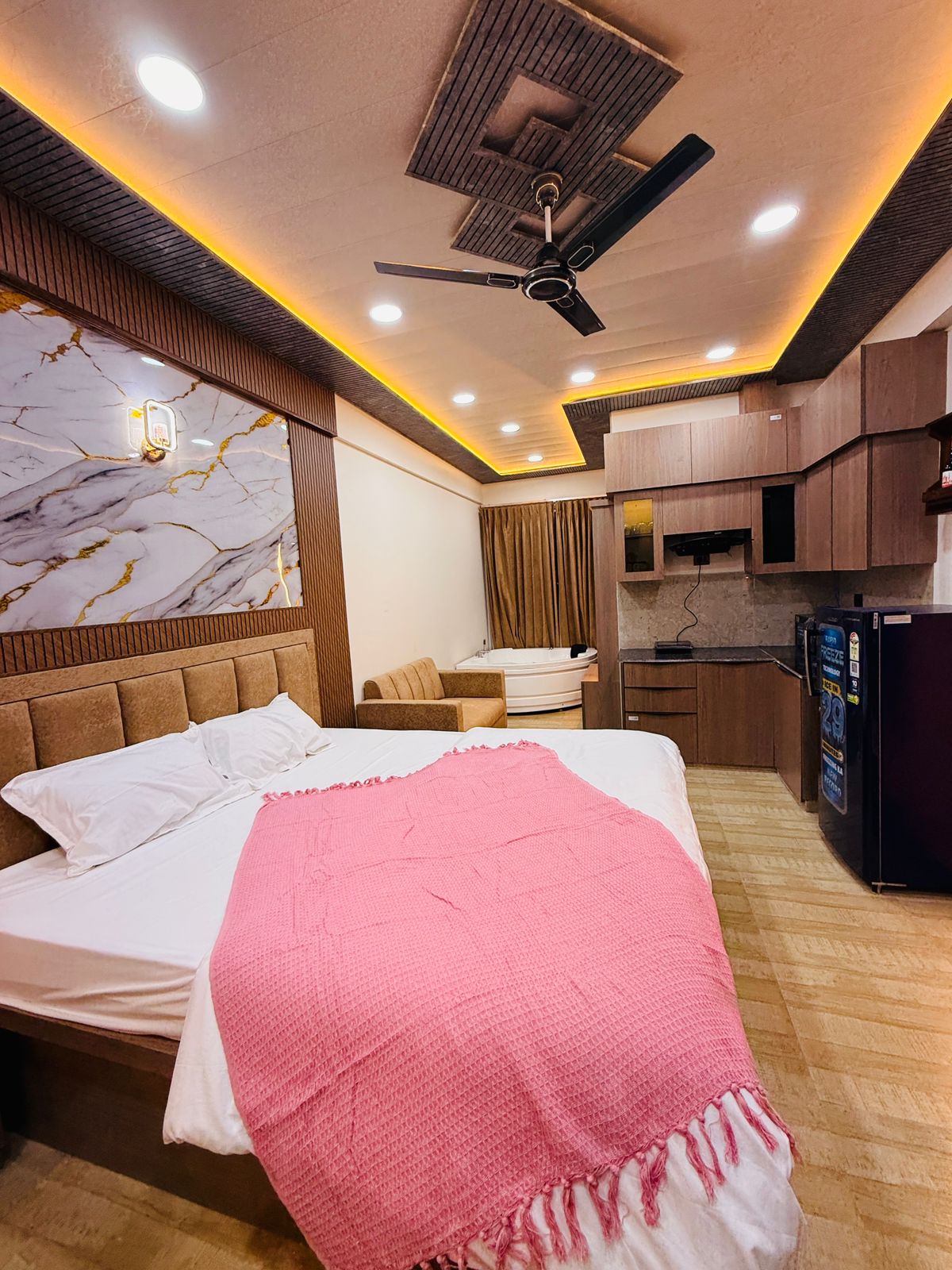 Jacuzzi Studio By Cayetana Near Airport| RiverView - Tap to explore photos