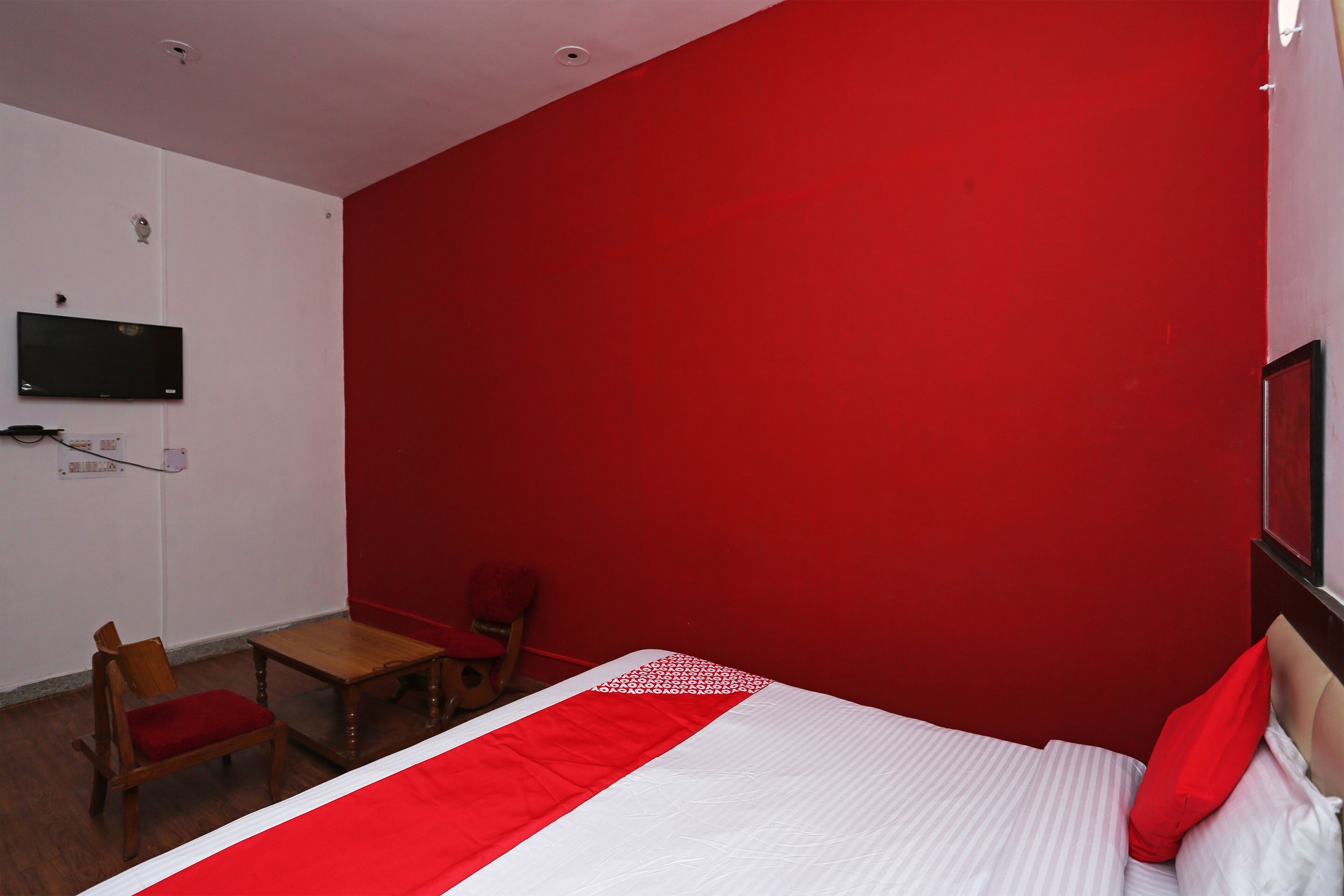 Hotel O GALAXY GUEST HOUSE - Tap to explore photos