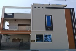 Urban Heaven Service Apartment