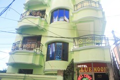 Hotel Blue Moon