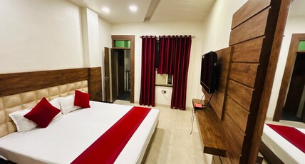 New M I Plaza Room Type - Deluxe AC with Balcony