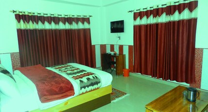 THE WHITE CASTLE KALPA Room Type - Deluxe Room 
