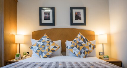Holiday Inn Manchester West Room Type - 1 Double Standard Accessible
