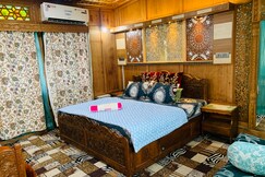 New Lucifer Houseboat