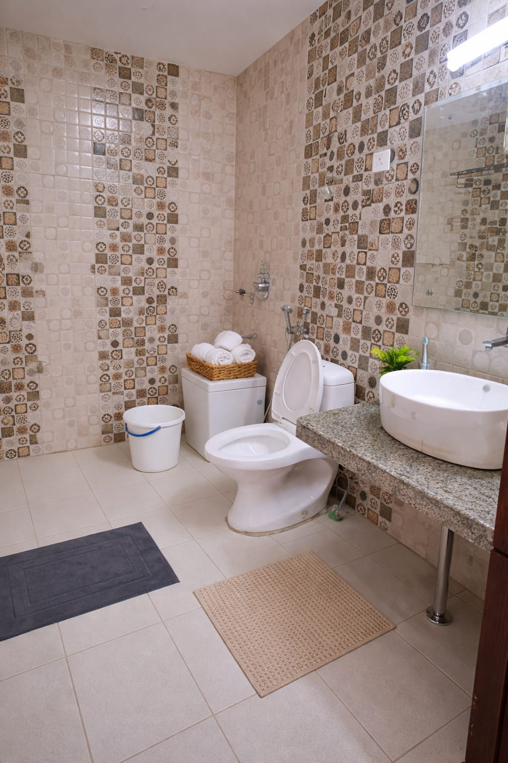 Malik Residency Main Market Leh - Tap to explore photos