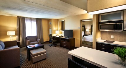 Homewood Suites by Hilton Hamilton, Ontario, Canada Room Type - 2 QNS 1 BDRM SUITE NONSMOK