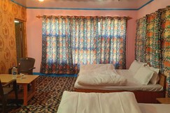 River Heights Guest House Kangan